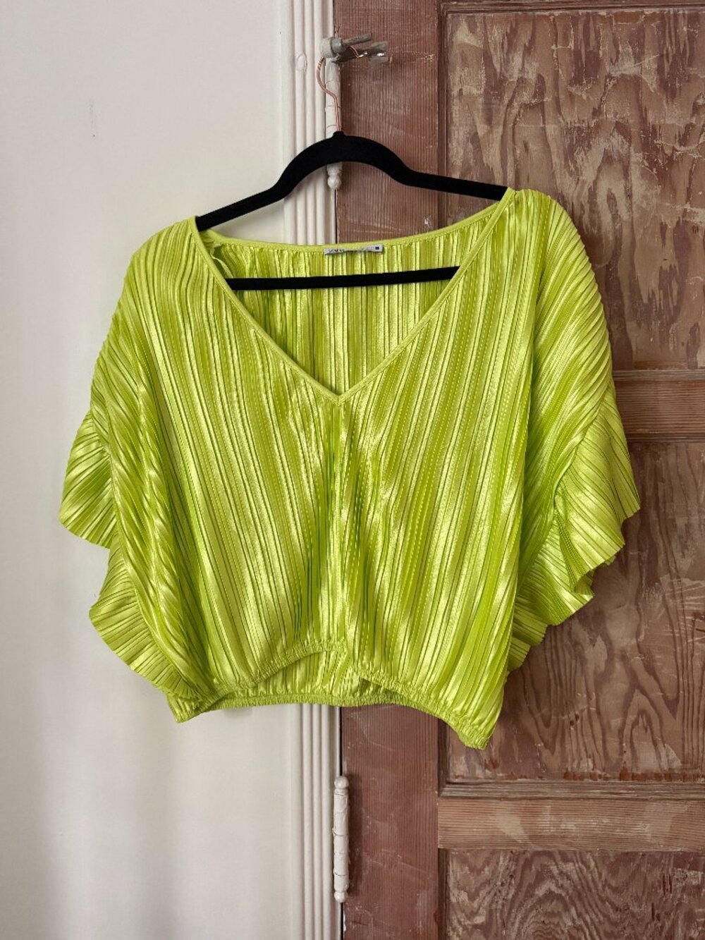 Zara Chartreuse Lime Green Pleated V-Neck Cropped Blouse Flutter Sleeve XL NWOT